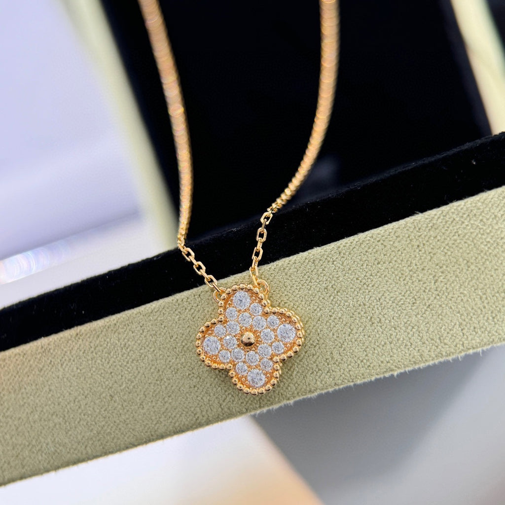 The Icon Clover Pavé
