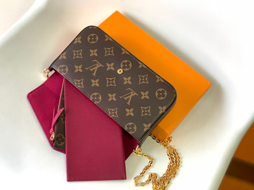 The Signature Chain Pochette