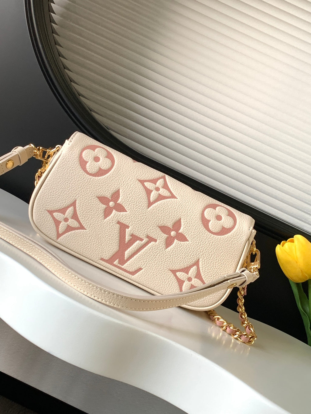 The Blush Chain WOC