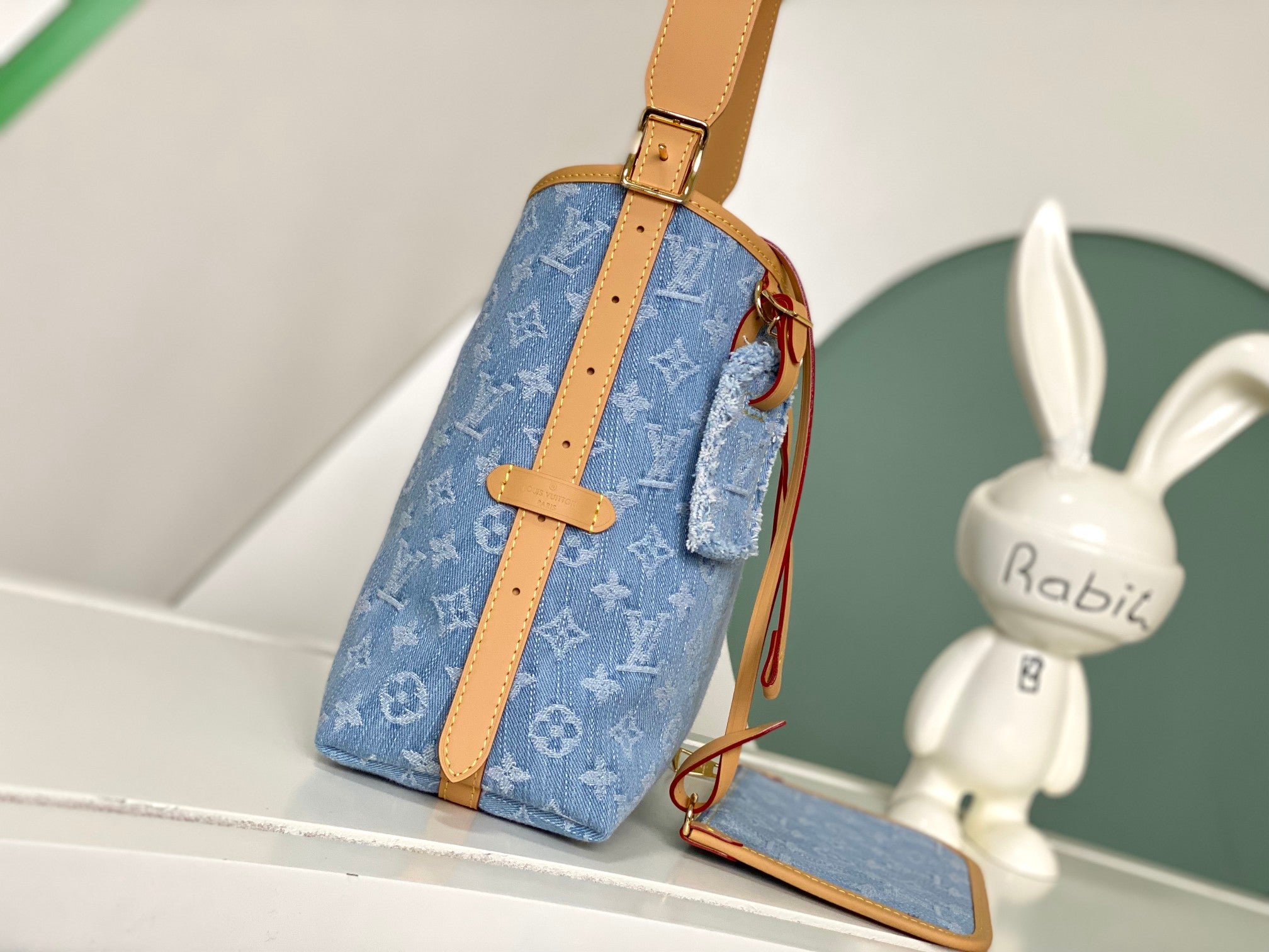 The Grand Ease Carryall