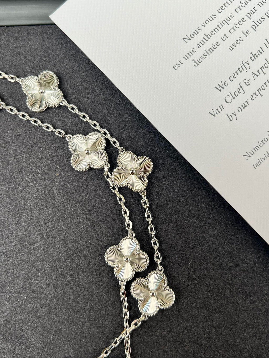 The Icon Clover Long (silver)