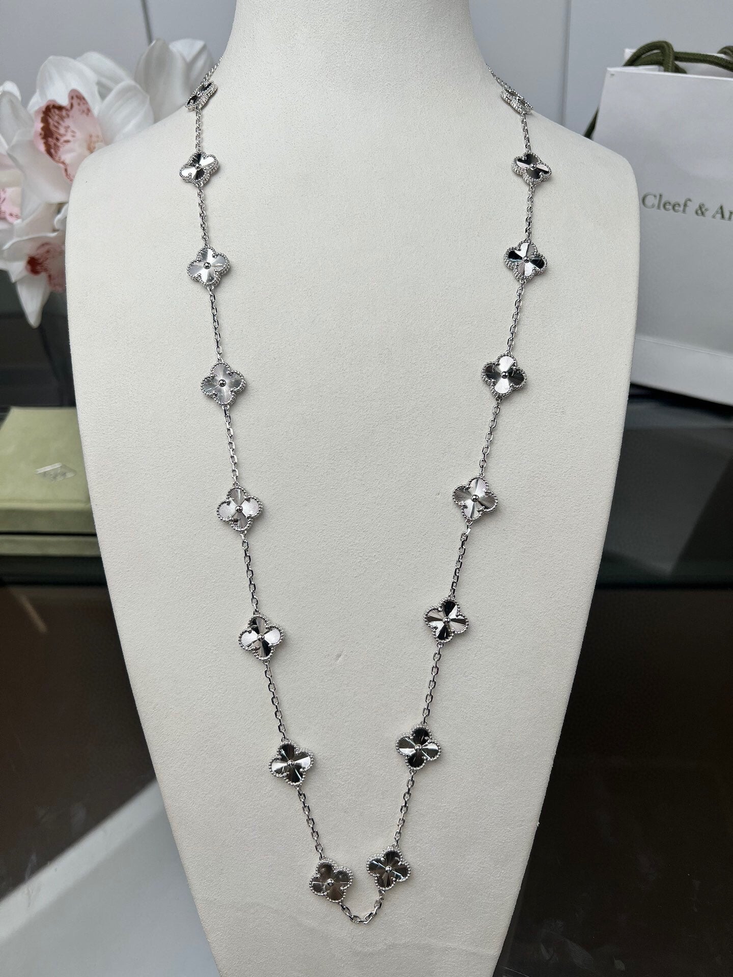 The Icon Clover Long (silver)