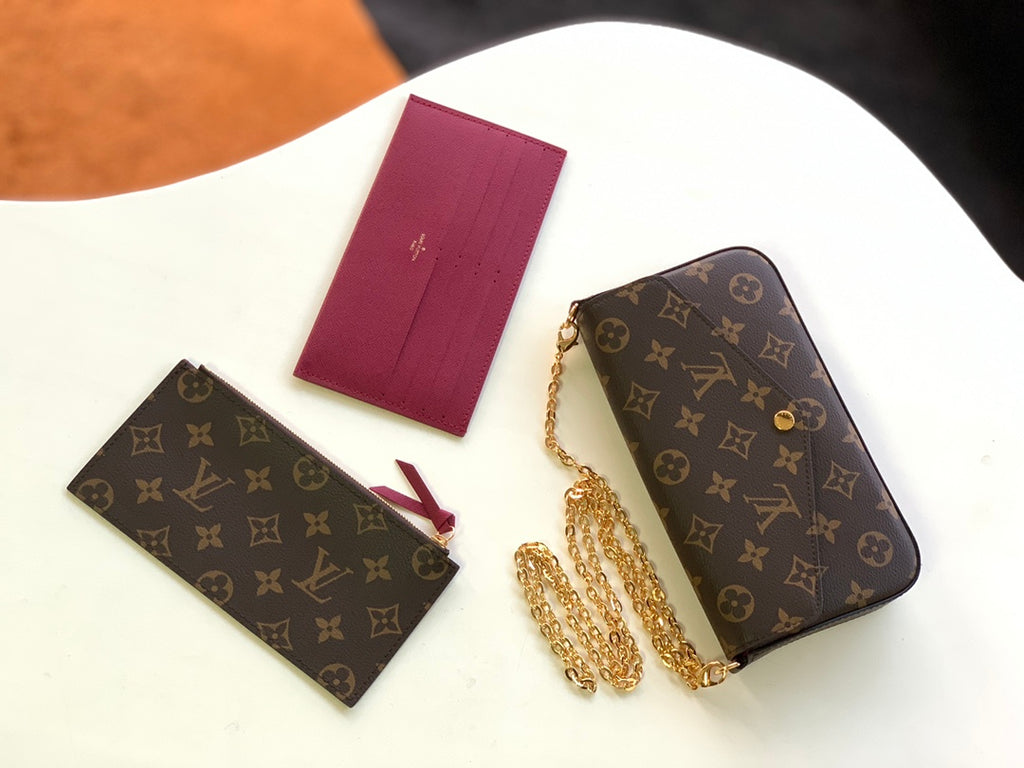 The Signature Chain Pochette