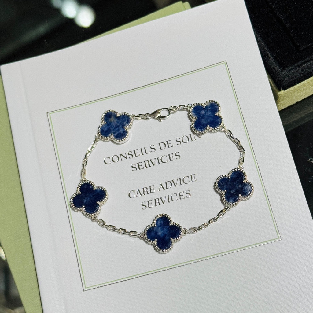 The Icon Clover (navy)