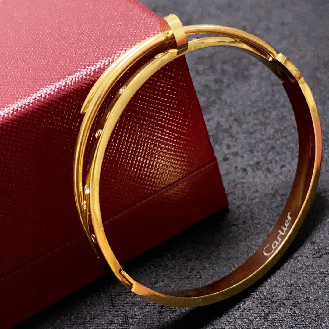 The Fusion Nail|Love Bangle