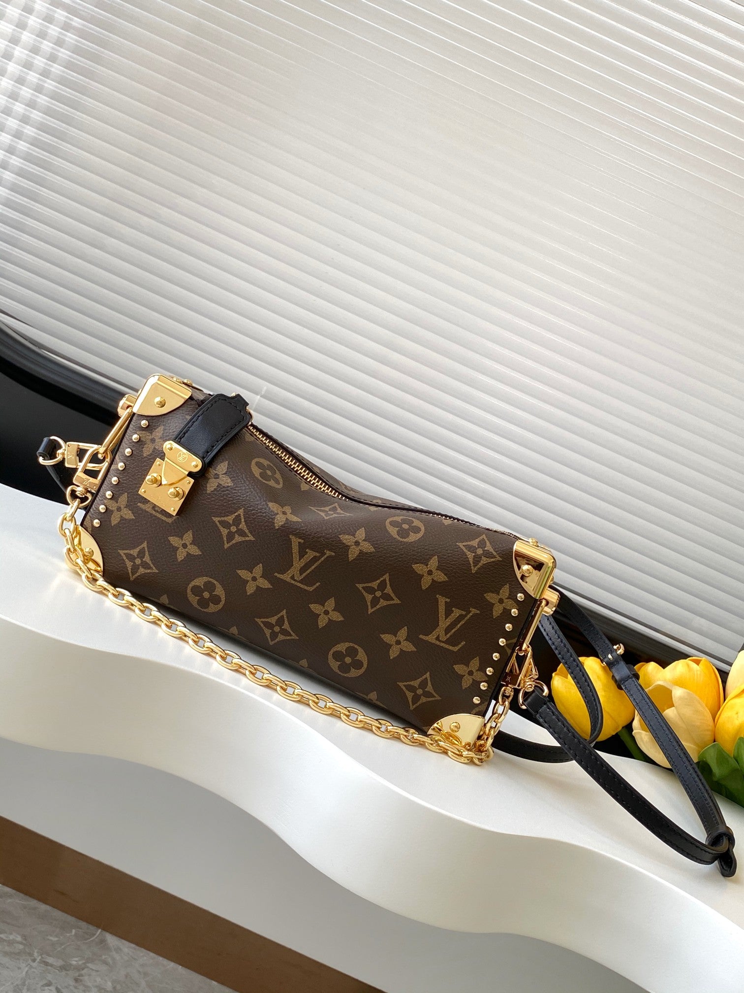 The Slim Icon Trunk
