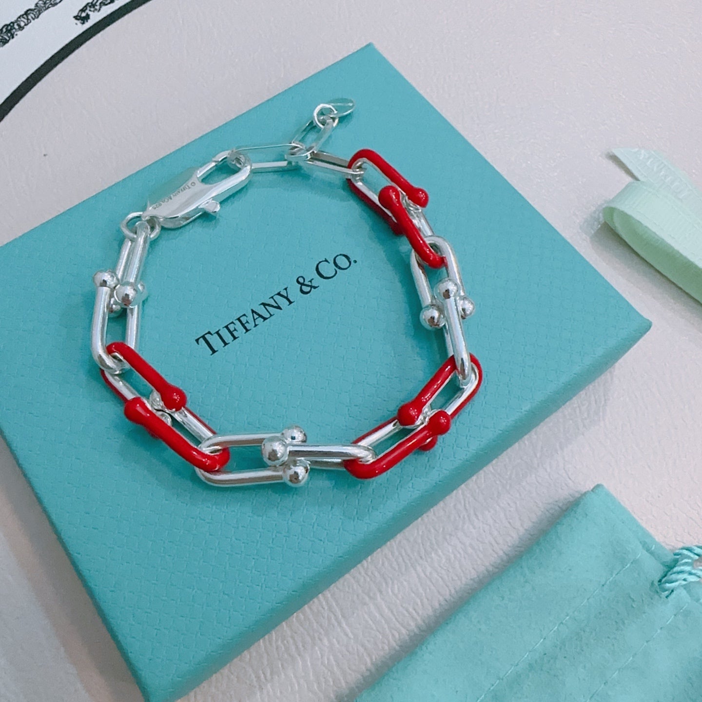 Iconic T&Co. Hardware color