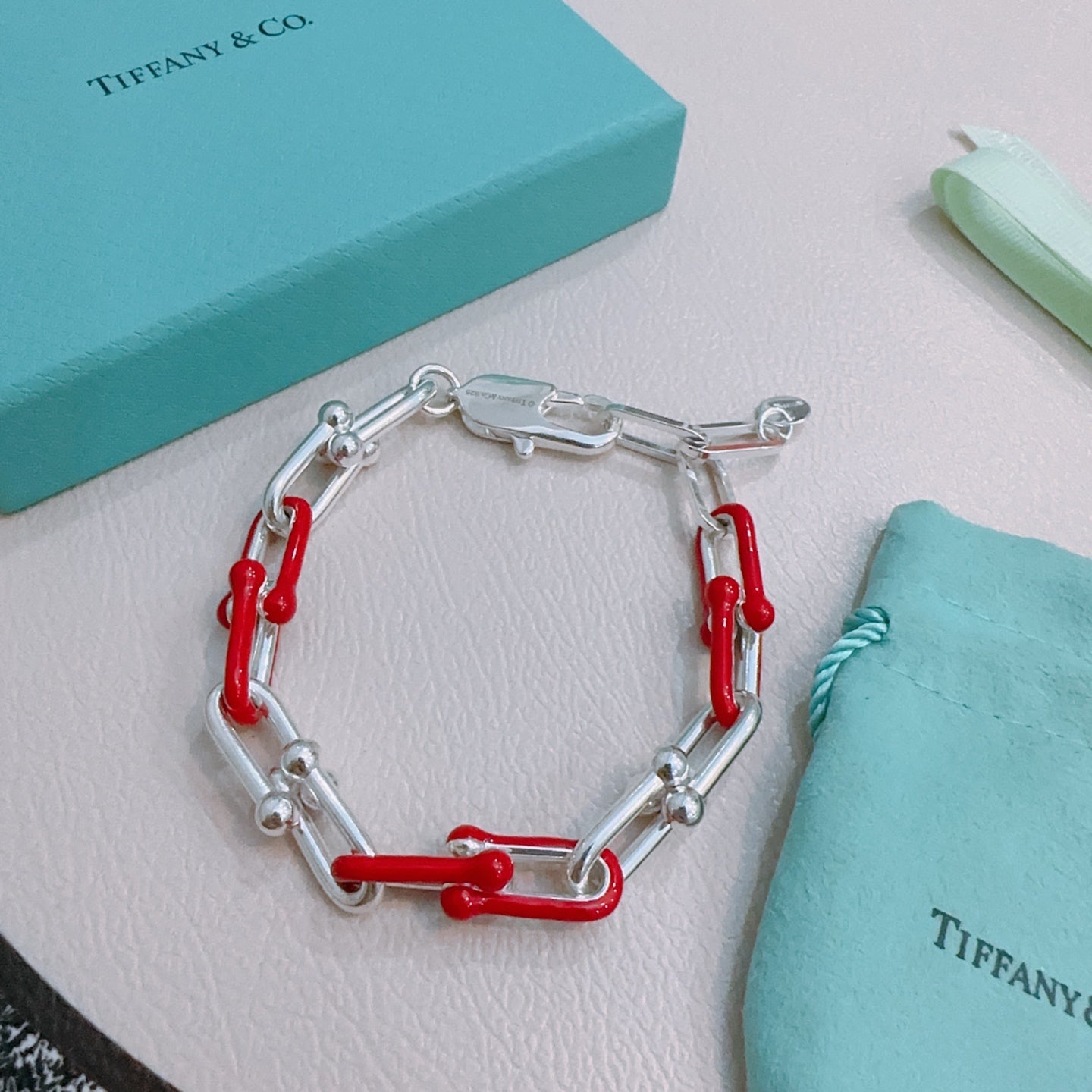 Iconic T&Co. Hardware color