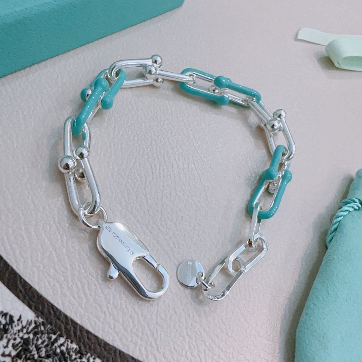 Iconic T&Co. Hardware color